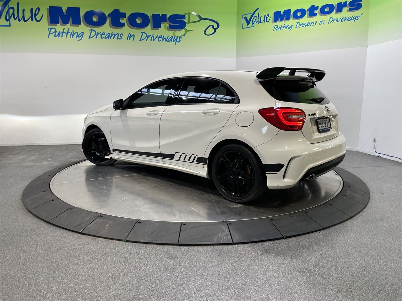 Vehicle image 5