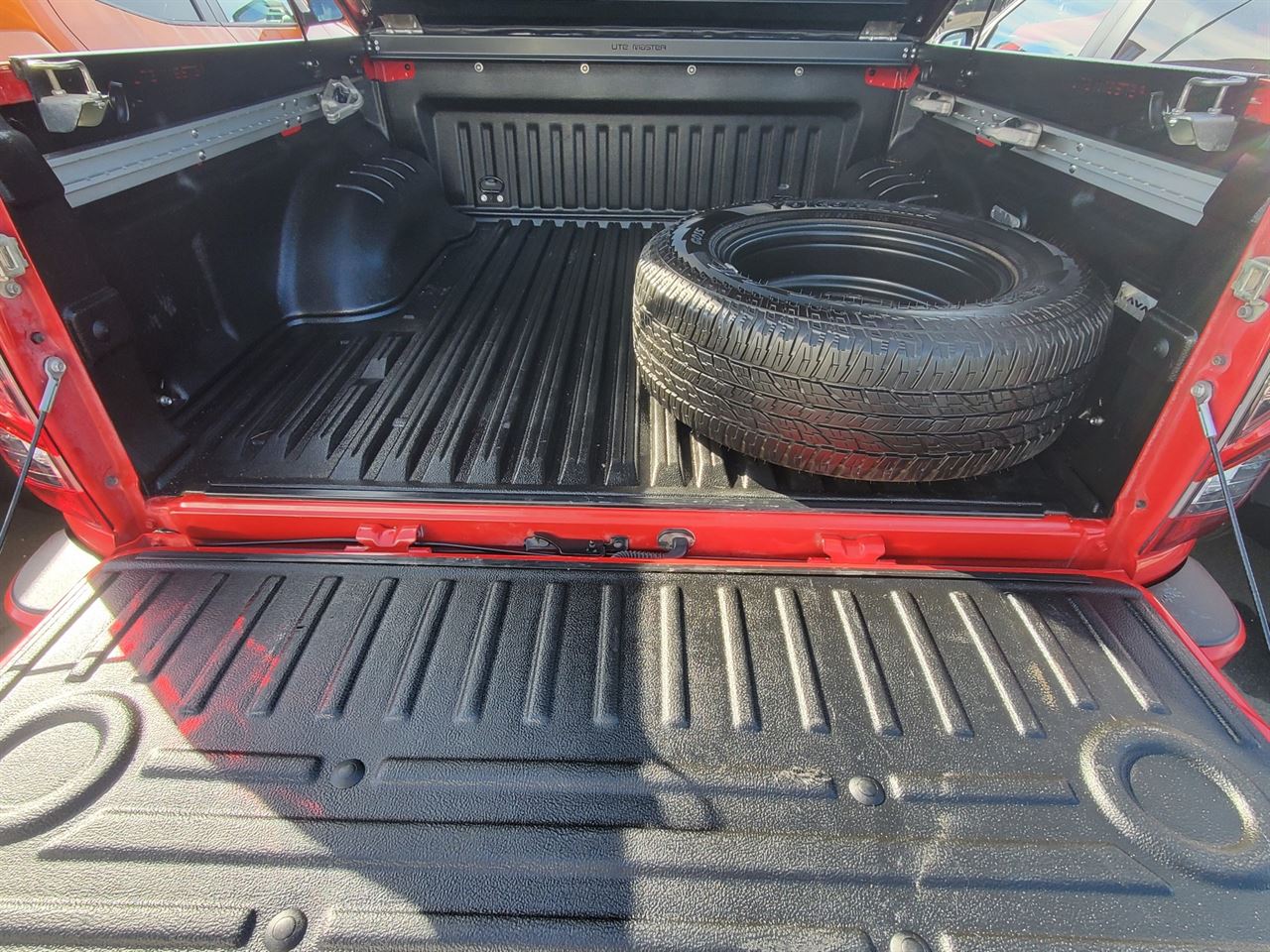 Vehicle image 5