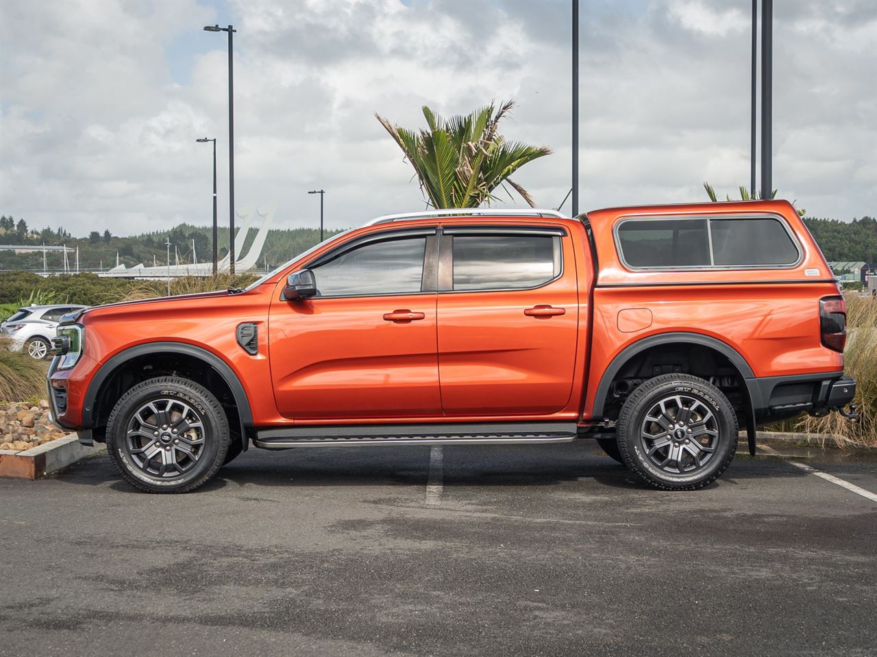 Vehicle image 5