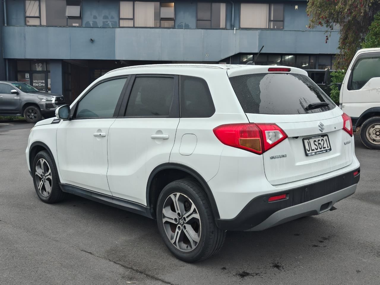 Vehicle image 4