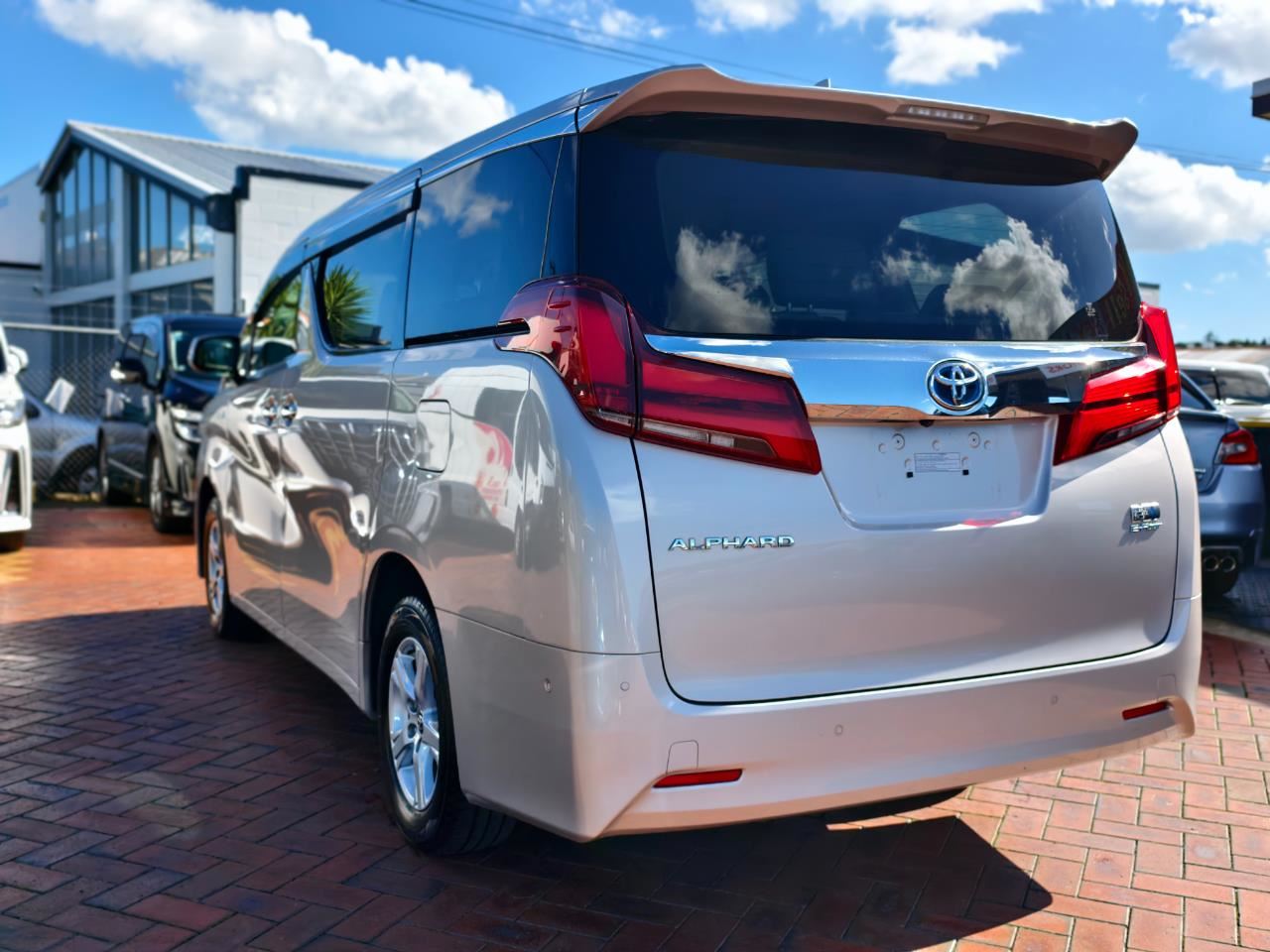 Vehicle image 5