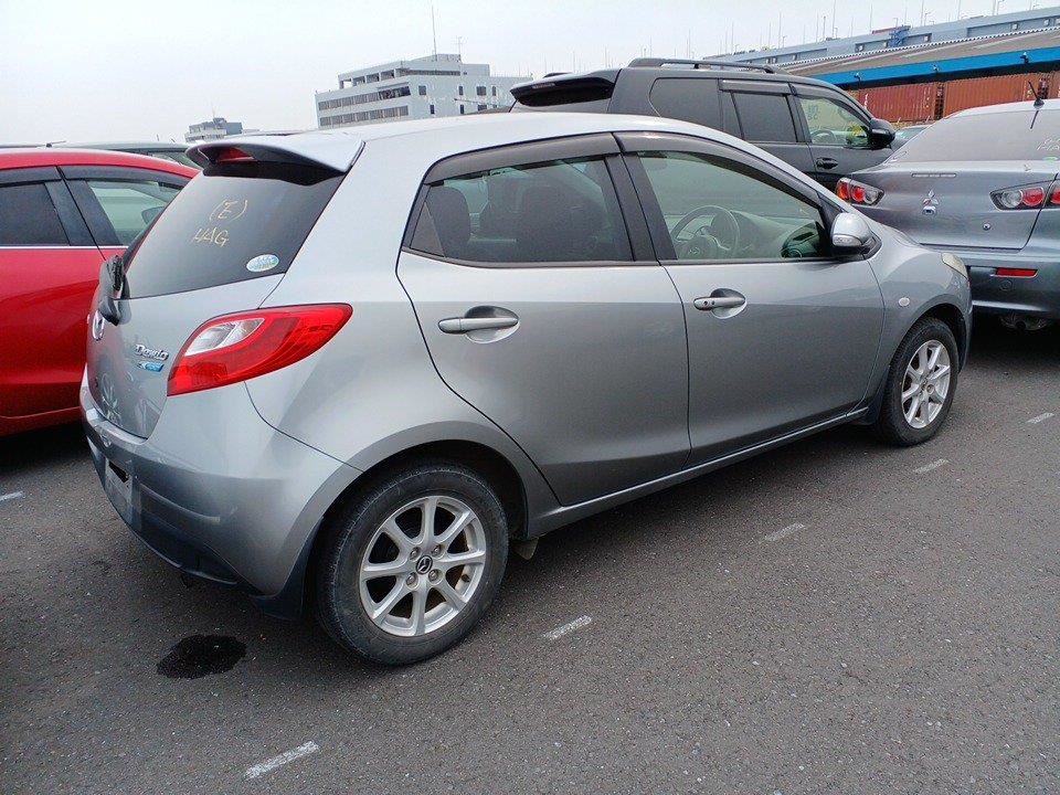 Vehicle image 5