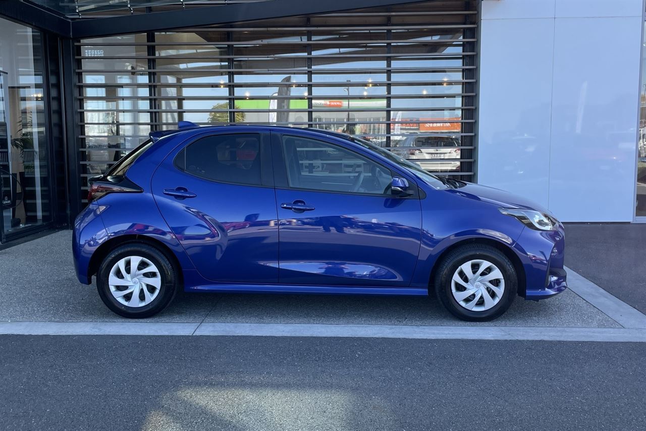 Vehicle image 5