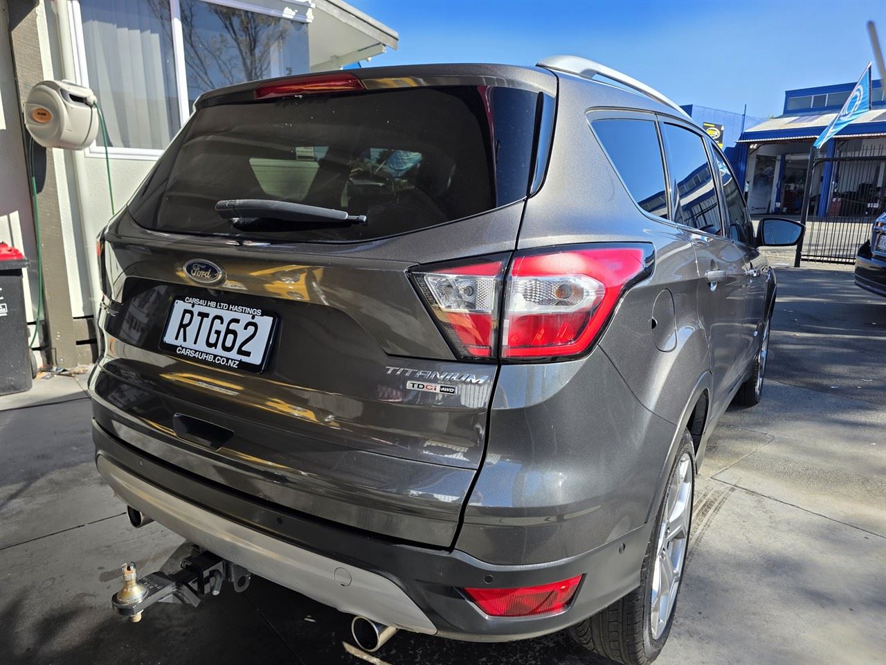 Vehicle image 4