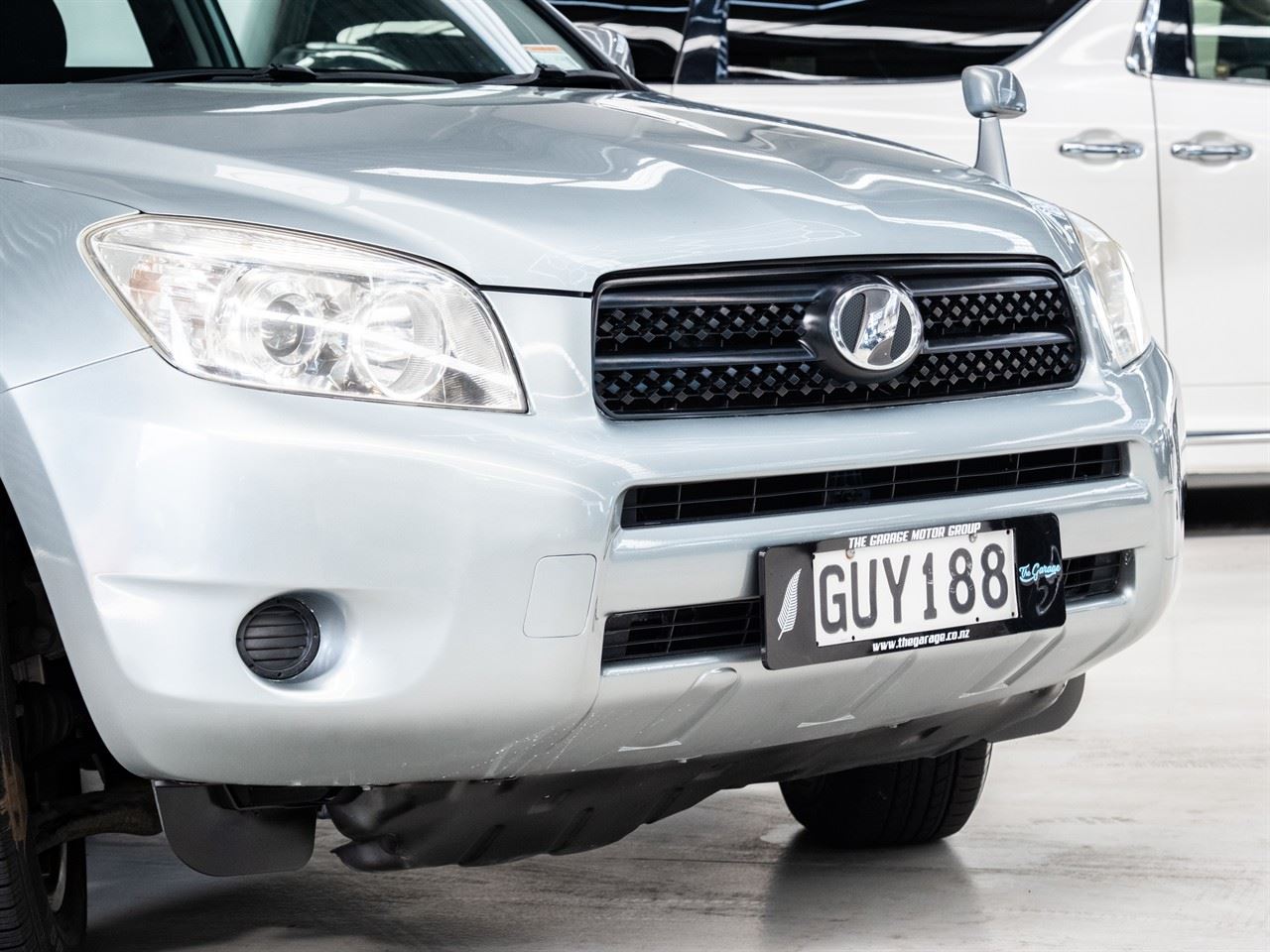Vehicle image 5