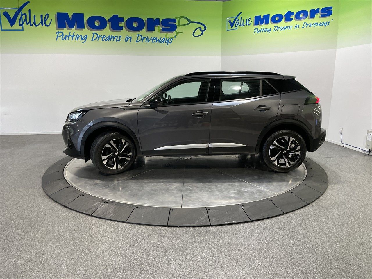 Vehicle image 4