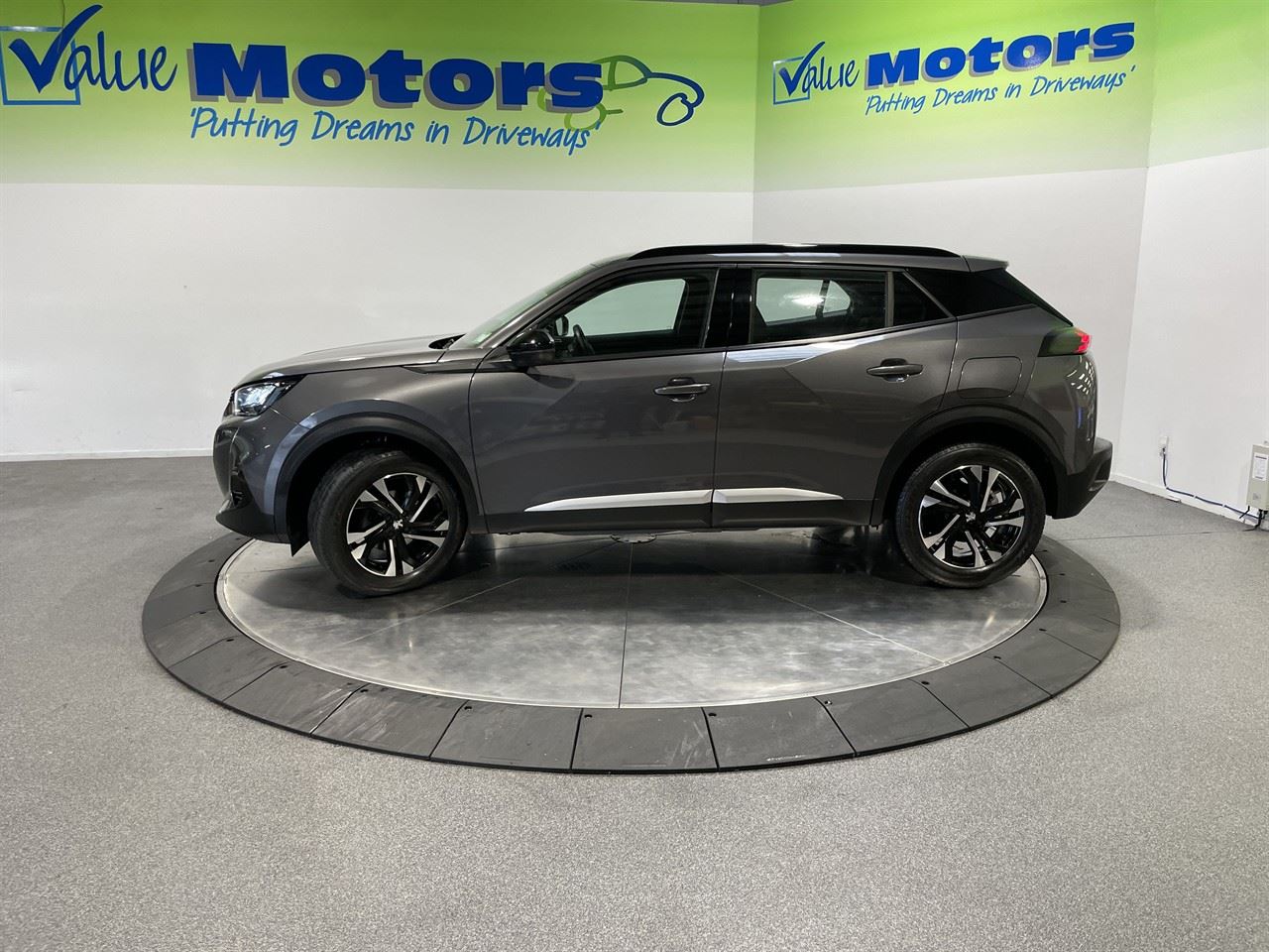 Vehicle image 4