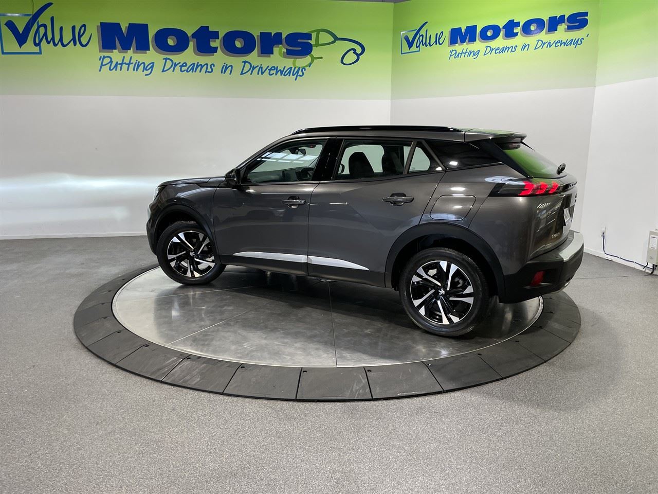 Vehicle image 5
