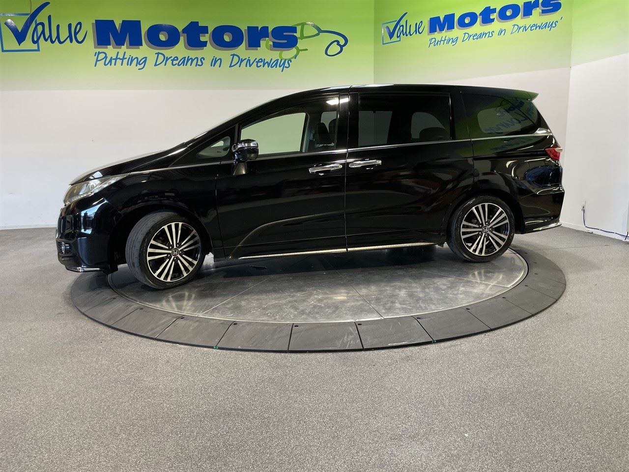 Vehicle image 4