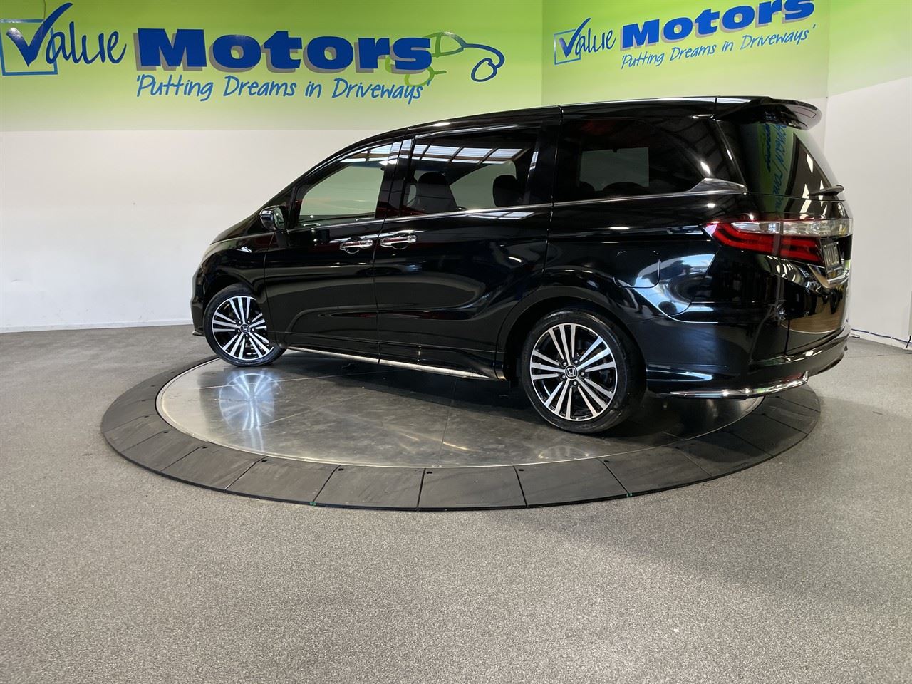 Vehicle image 5