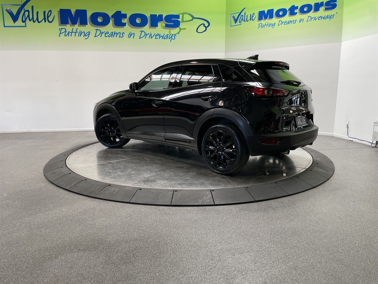 Vehicle image 5