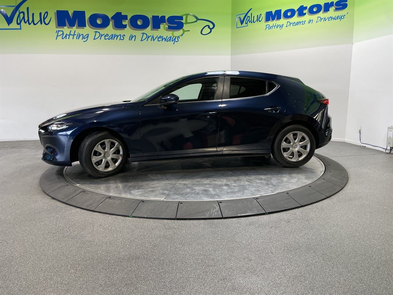 Vehicle image 4