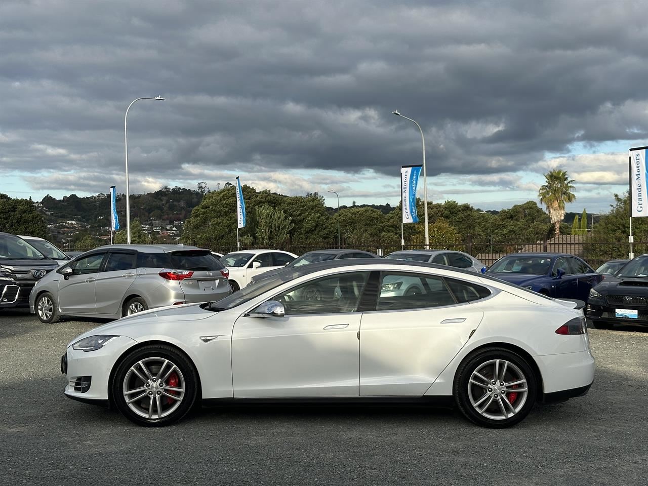 Vehicle image 4