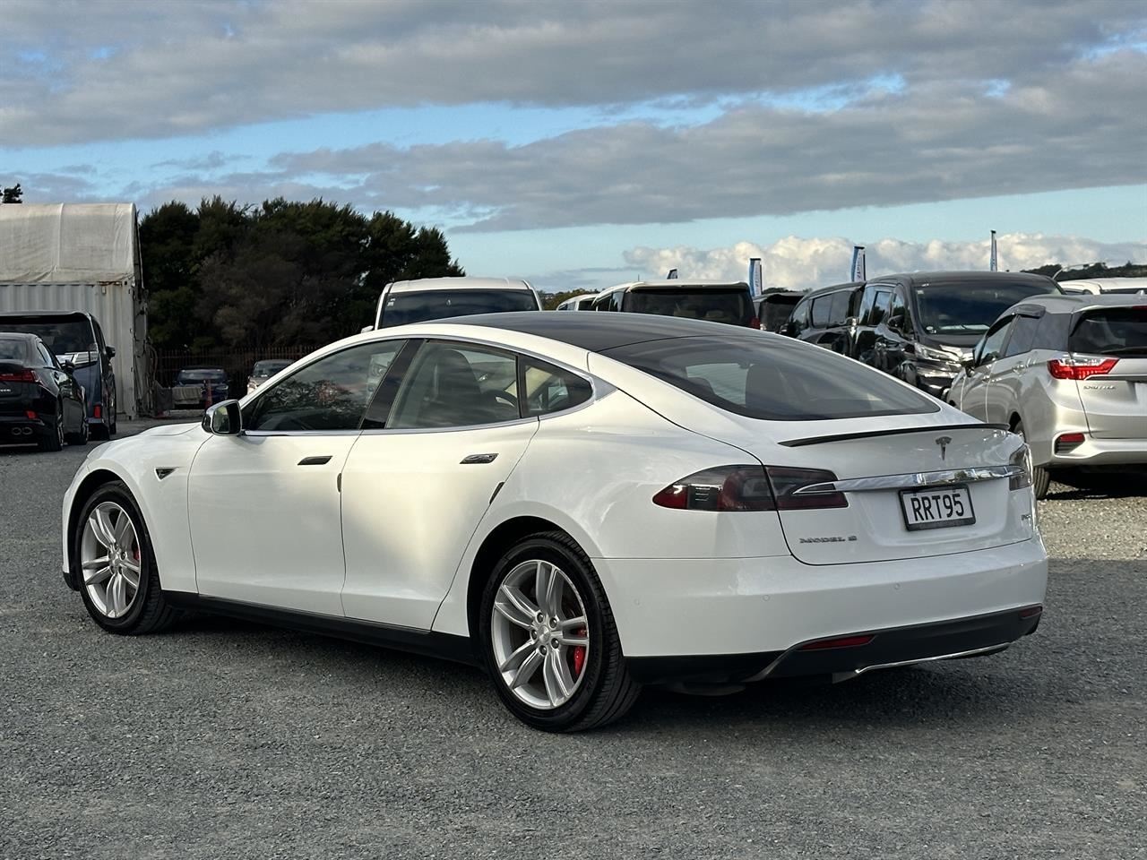 Vehicle image 5