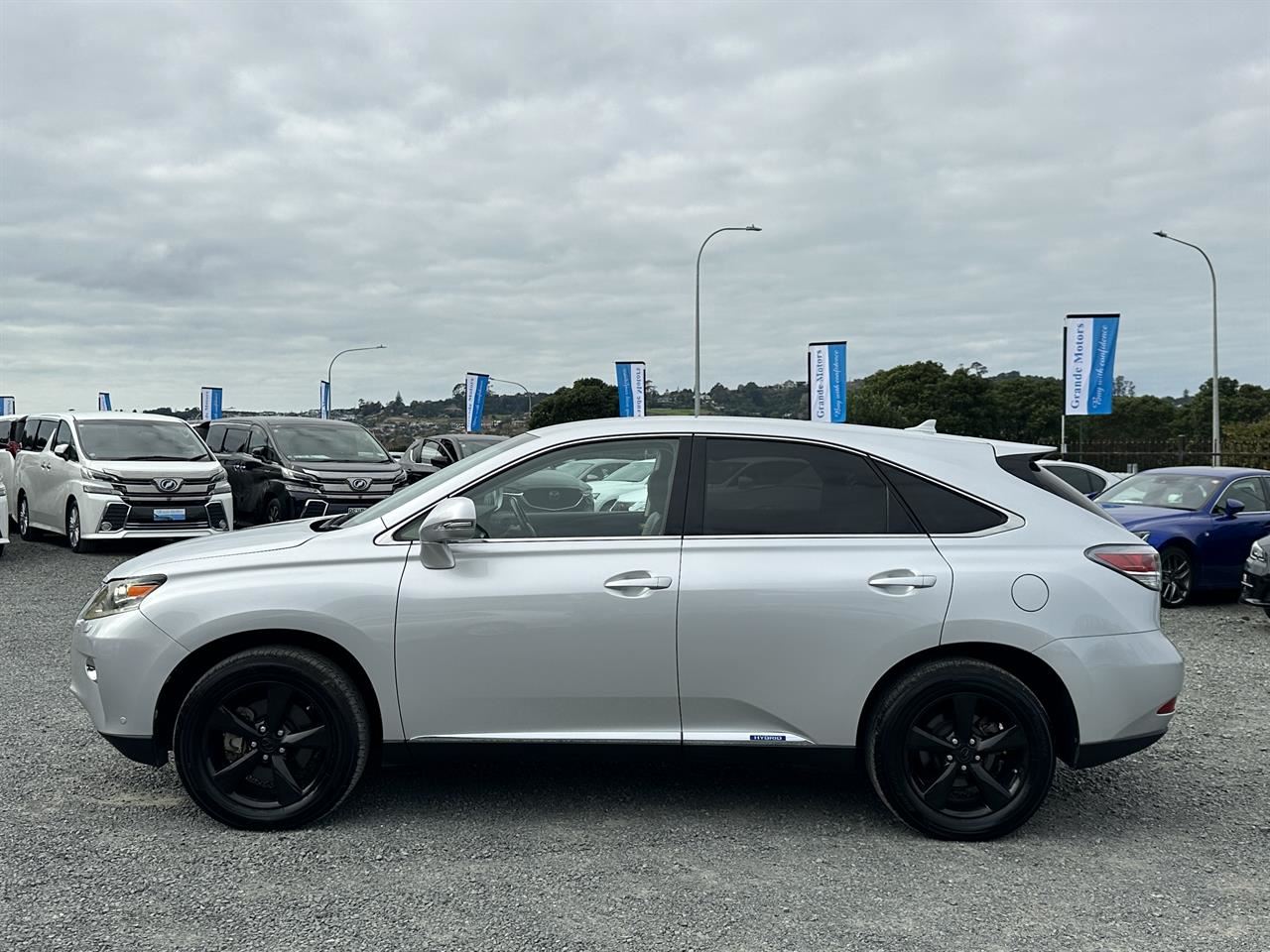 Vehicle image 4