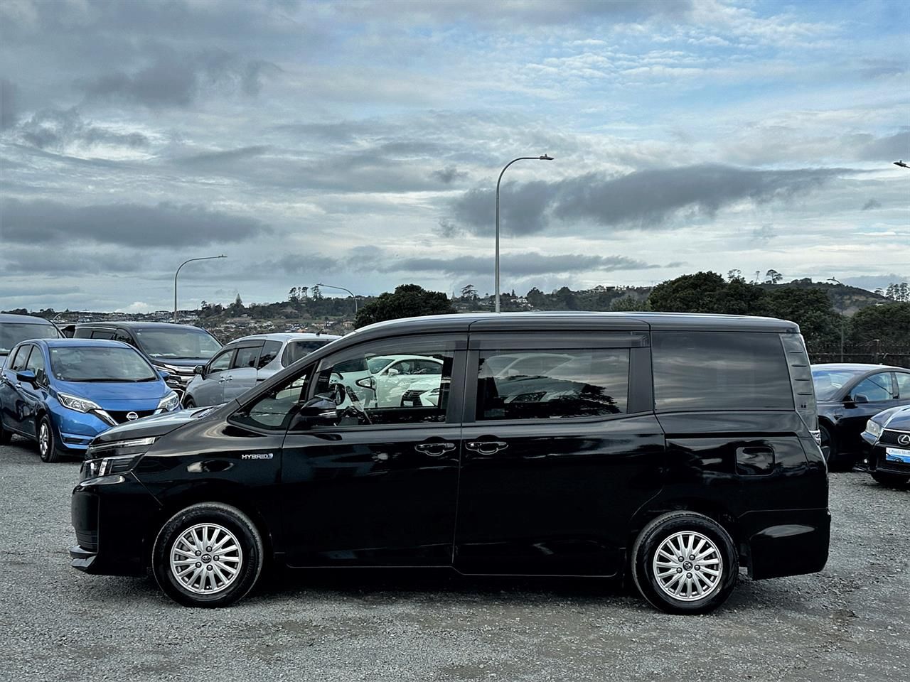 Vehicle image 4