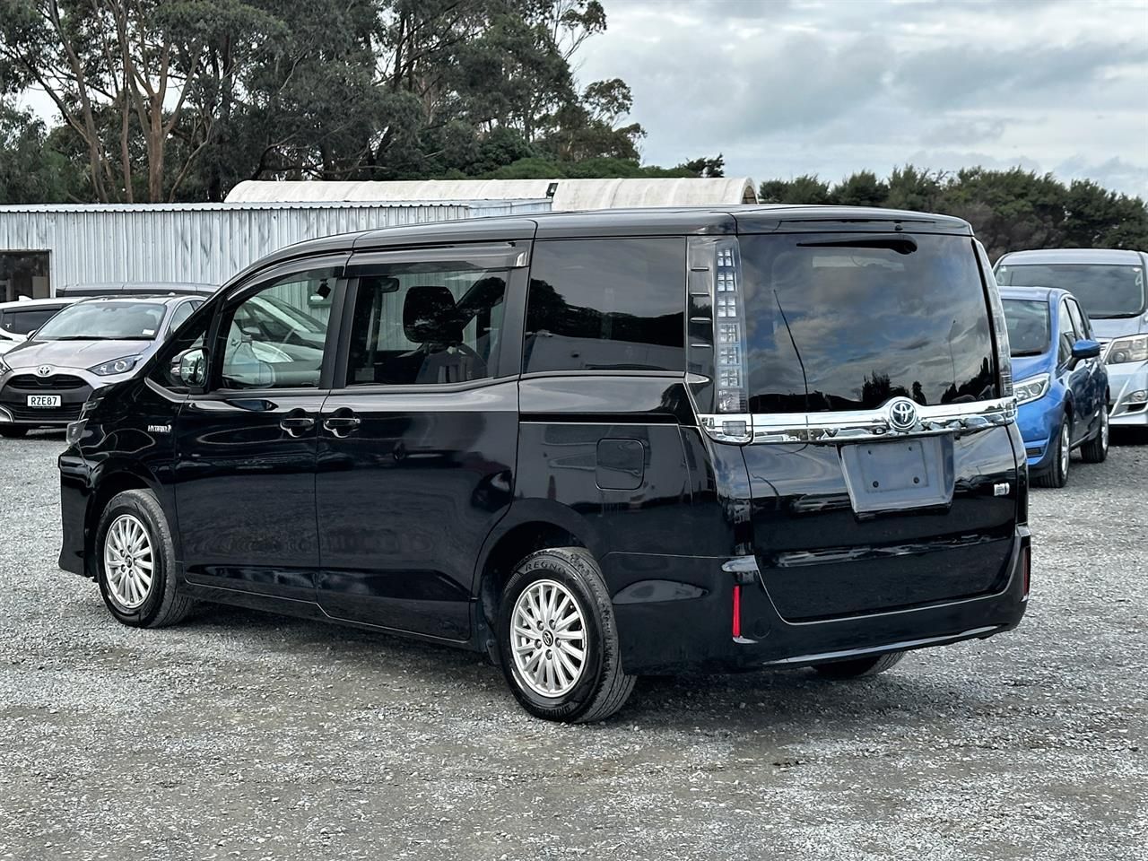 Vehicle image 5