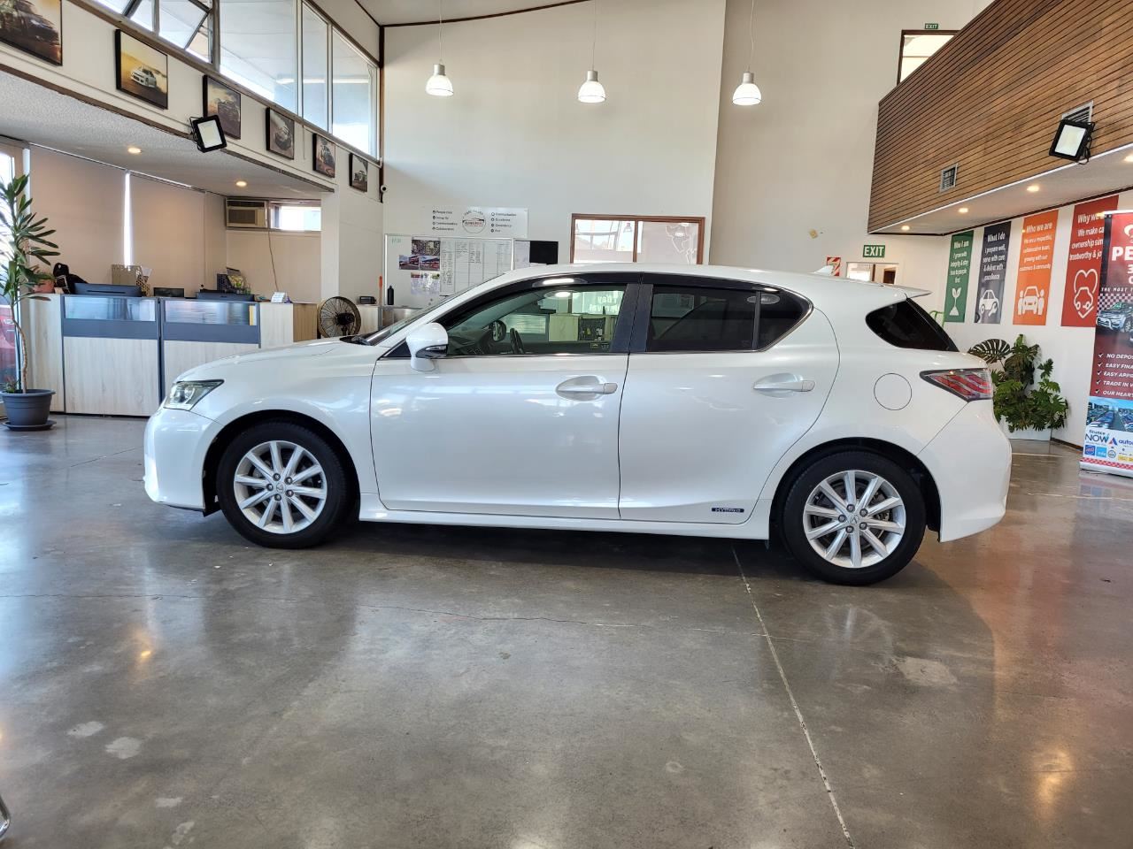 Vehicle image 4