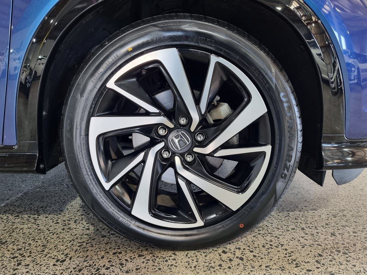 Vehicle image 3