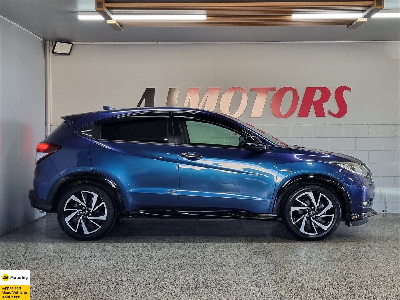 Vehicle image 5