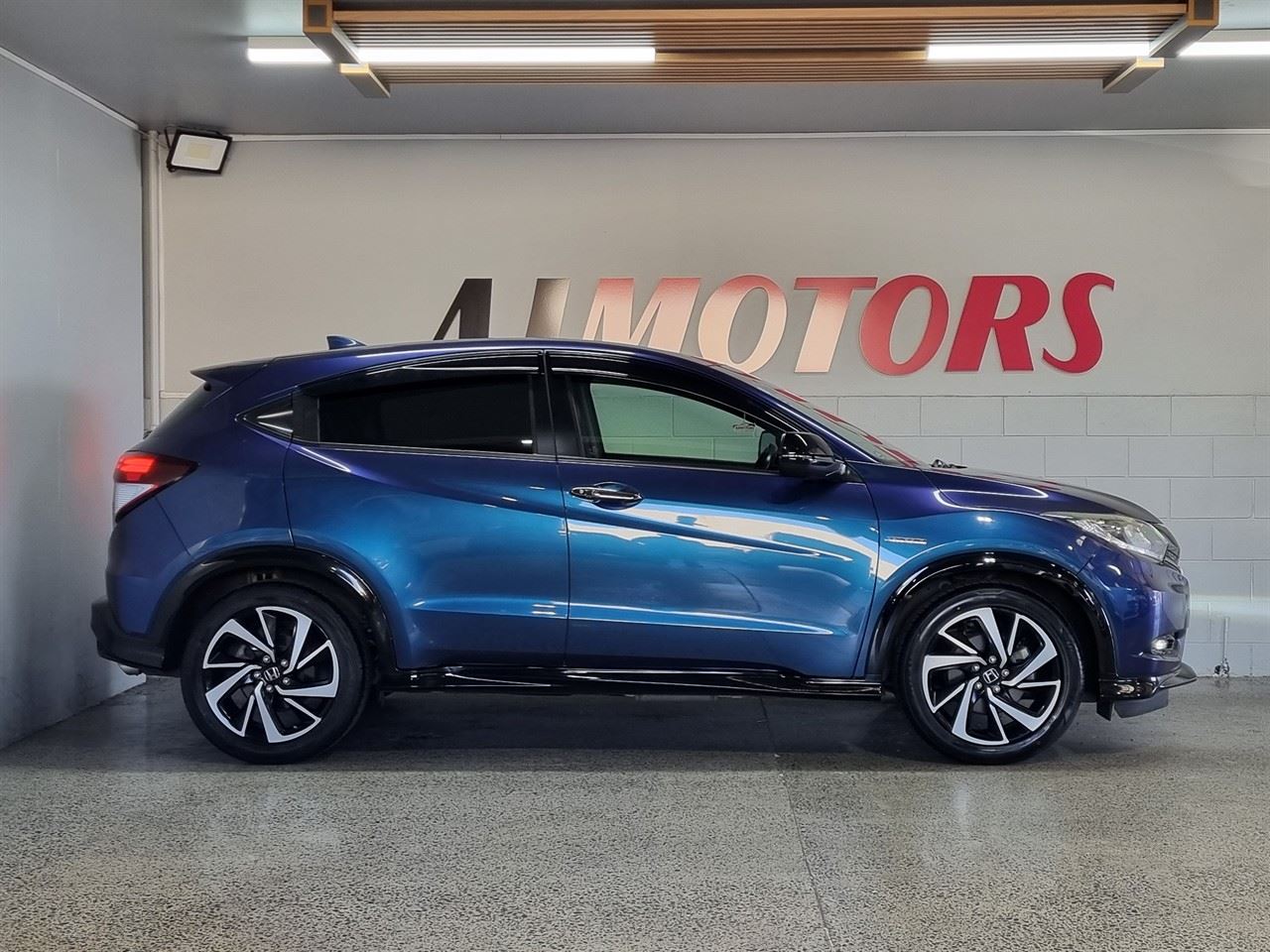 Vehicle image 5