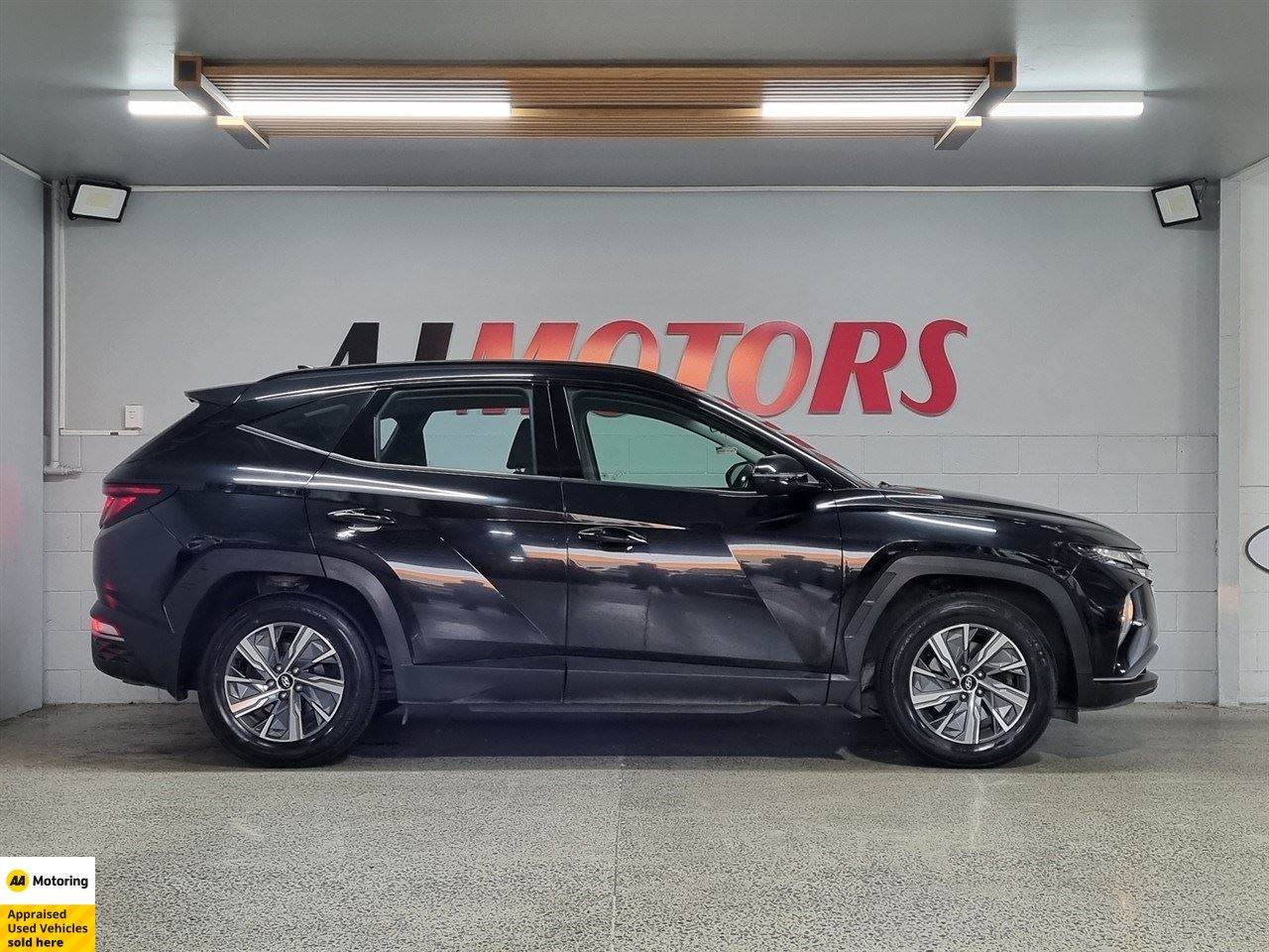 Vehicle image 5