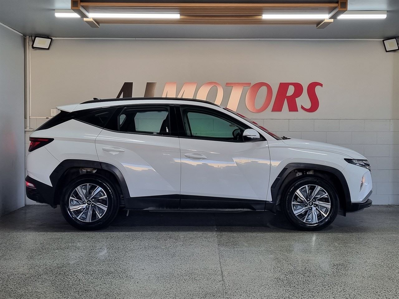 Vehicle image 5