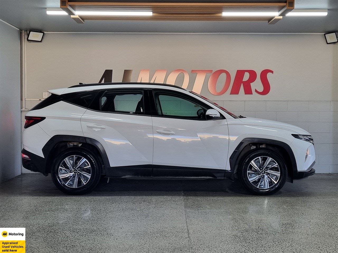 Vehicle image 5