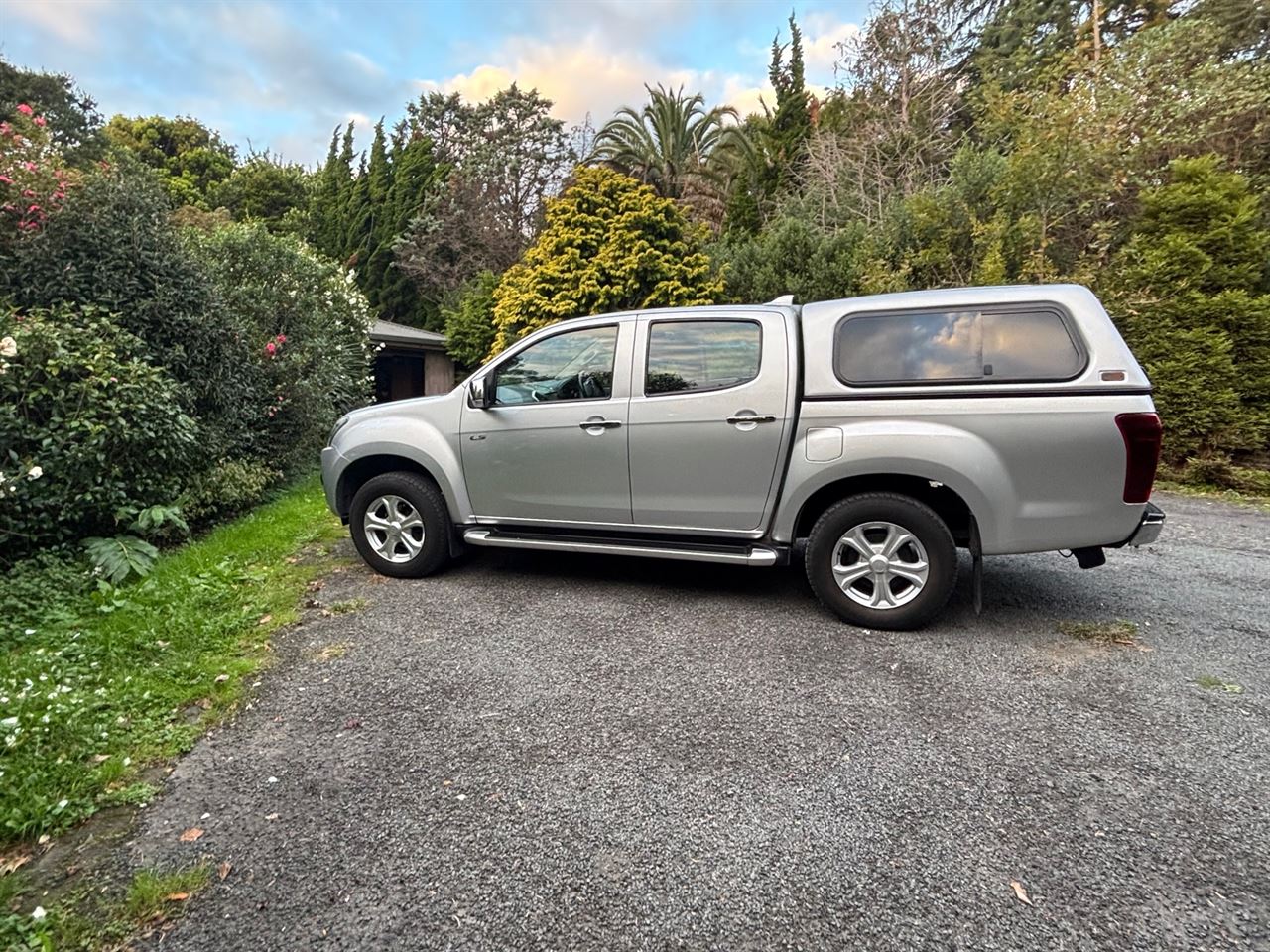 Vehicle image 3