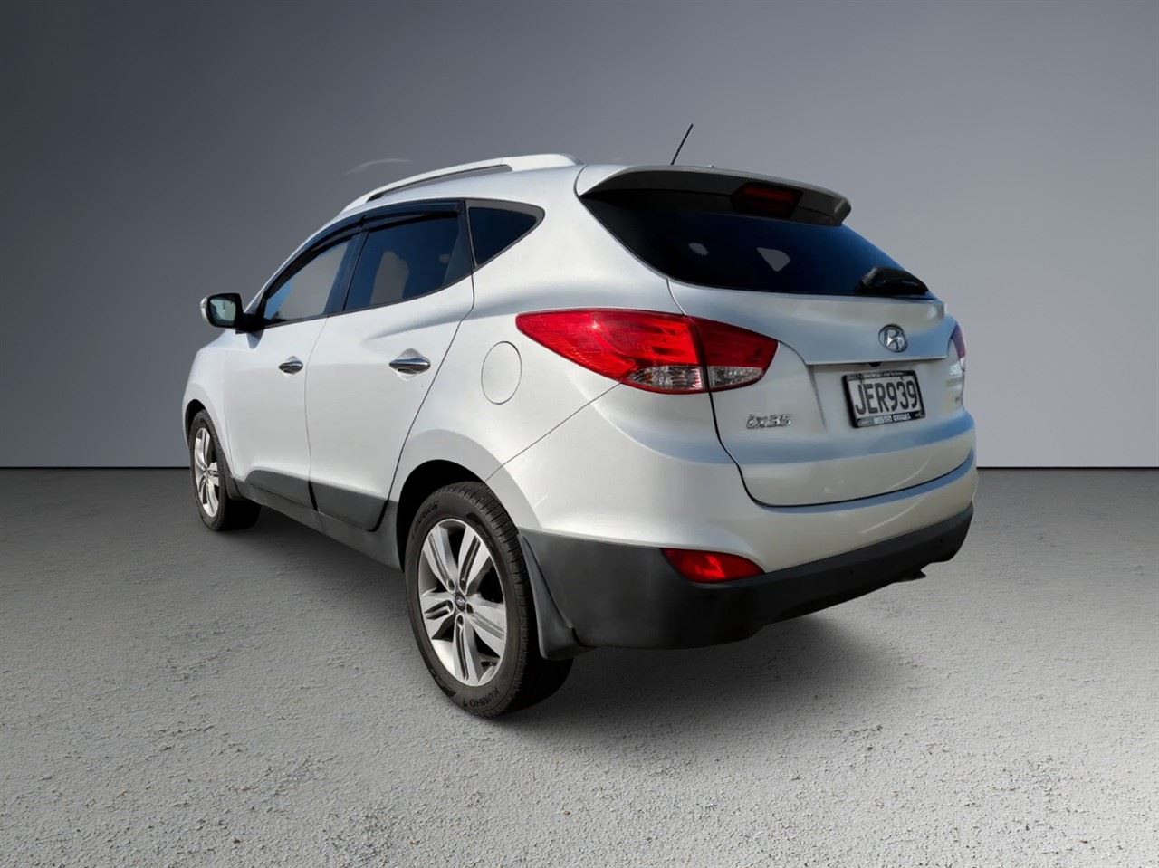 Vehicle image 4