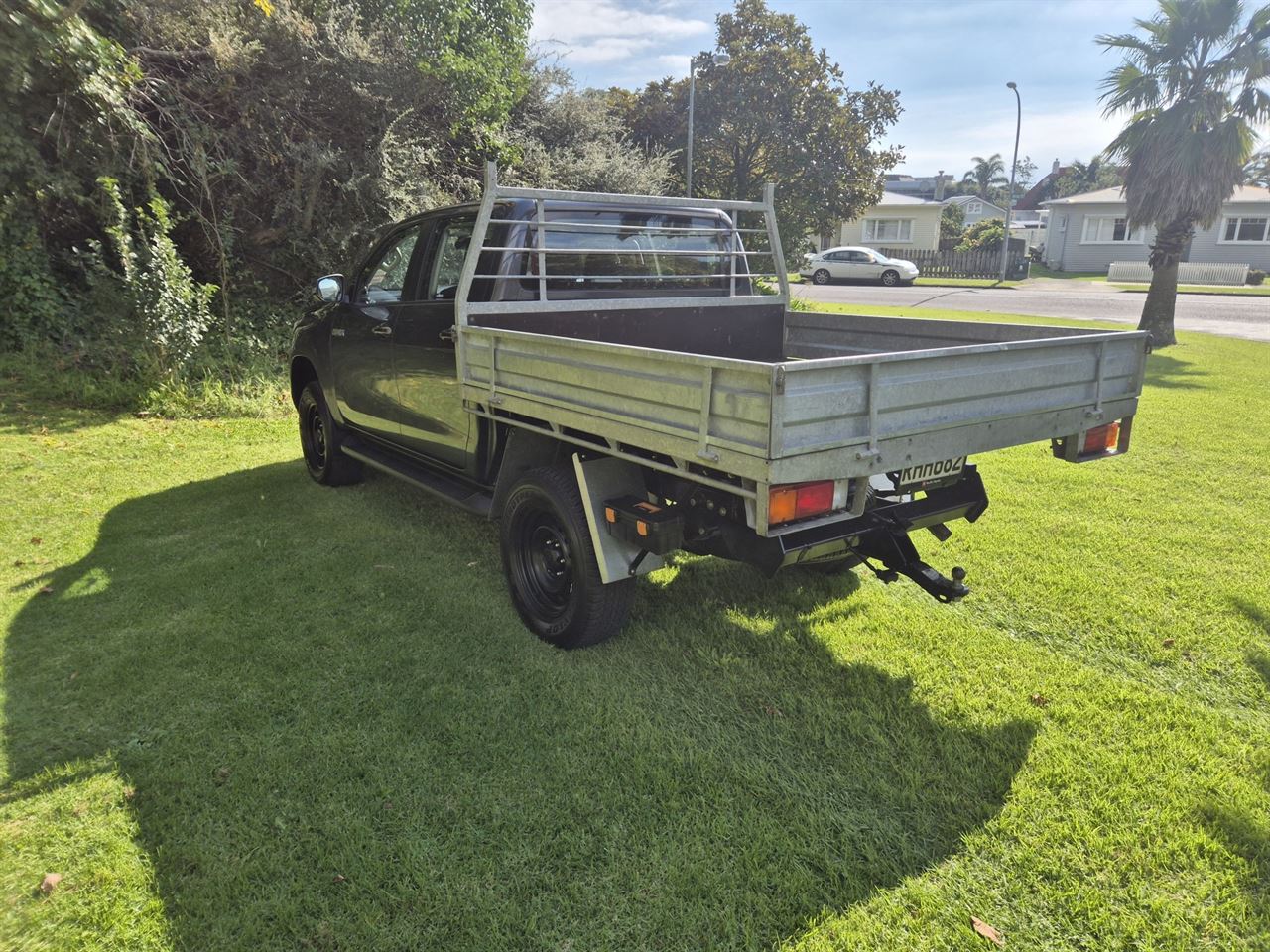 Vehicle image 4