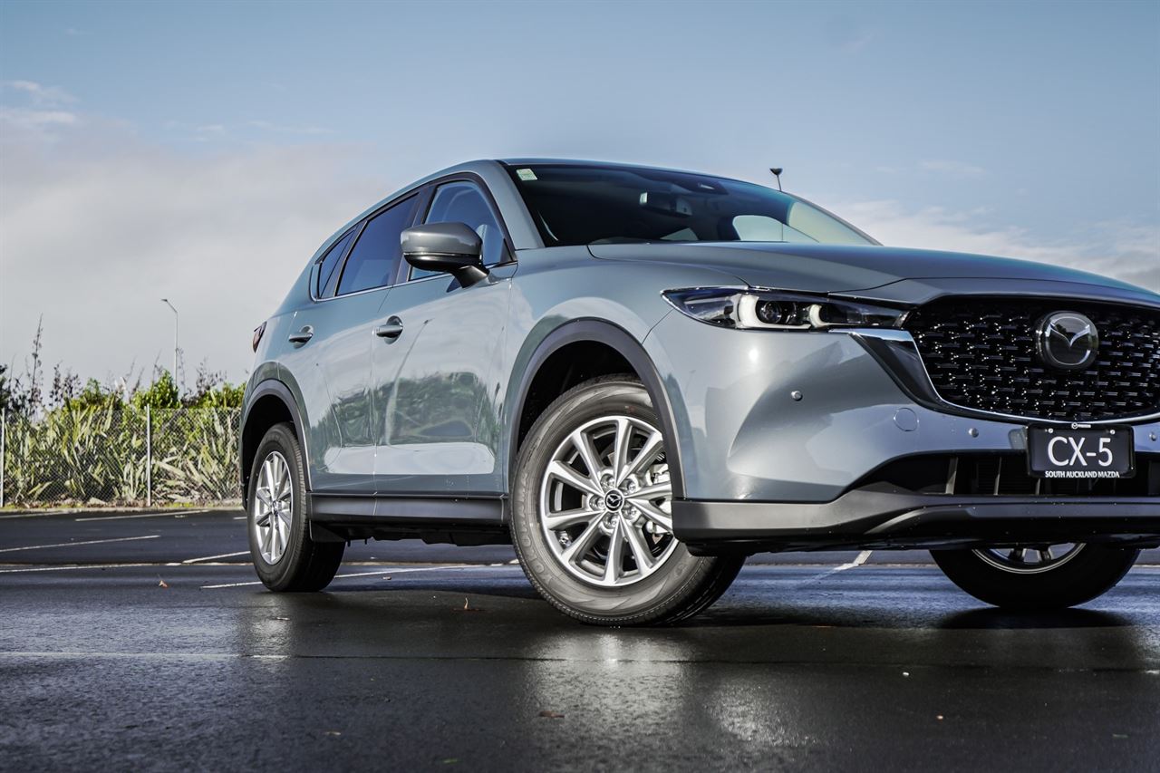 Vehicle image 5