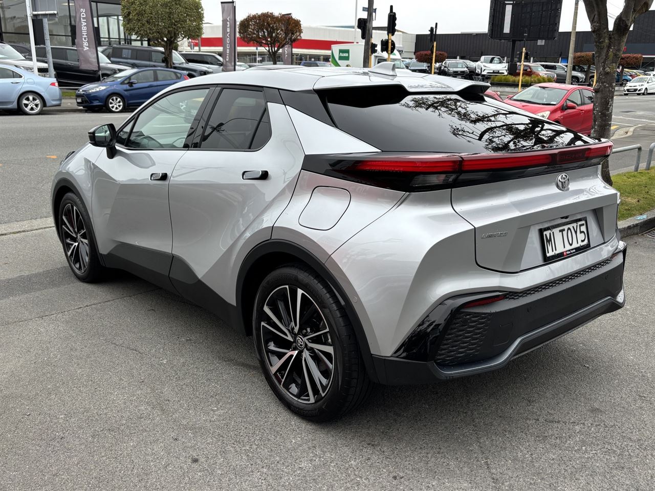 Vehicle image 3
