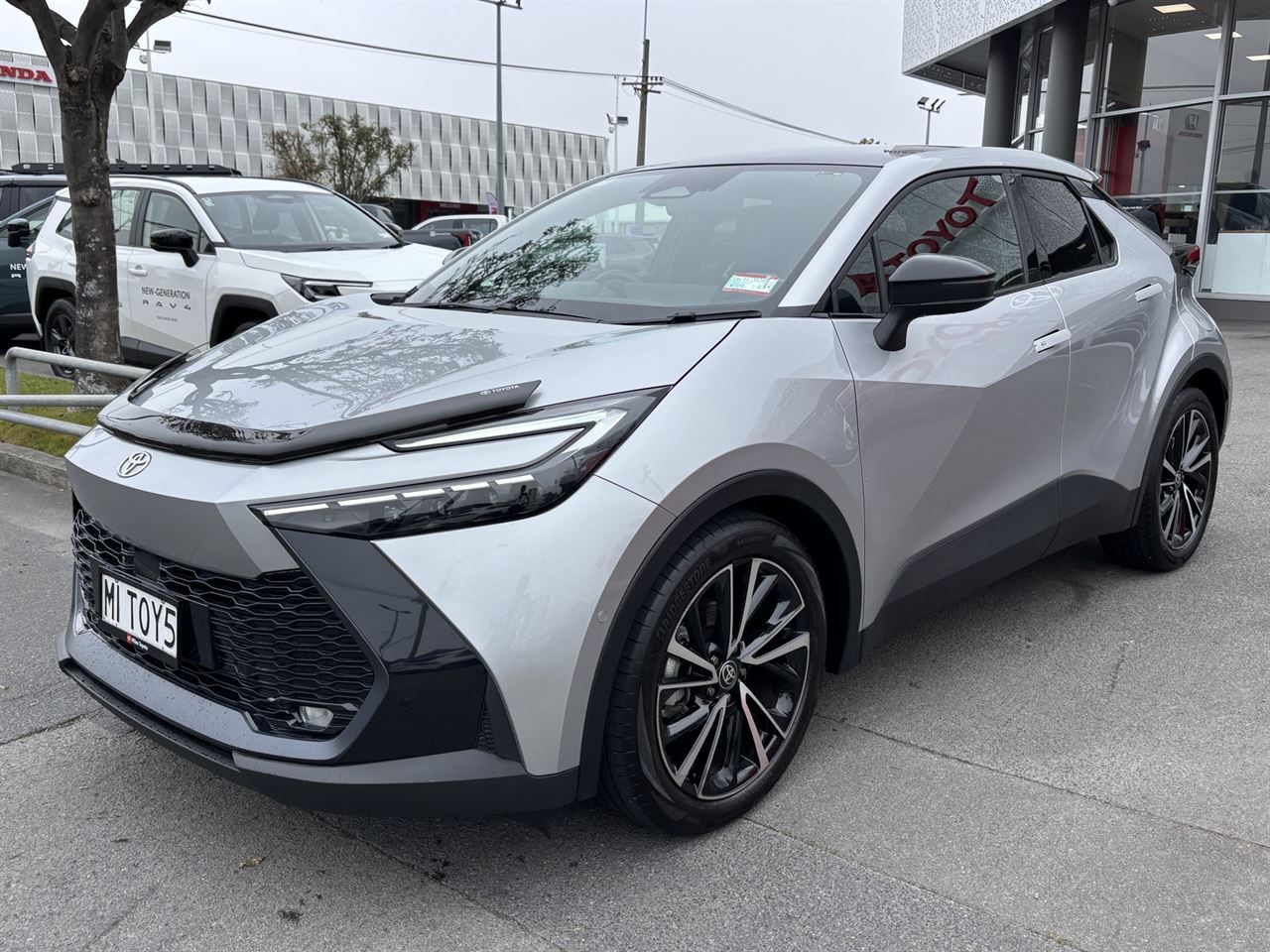 Vehicle image 4