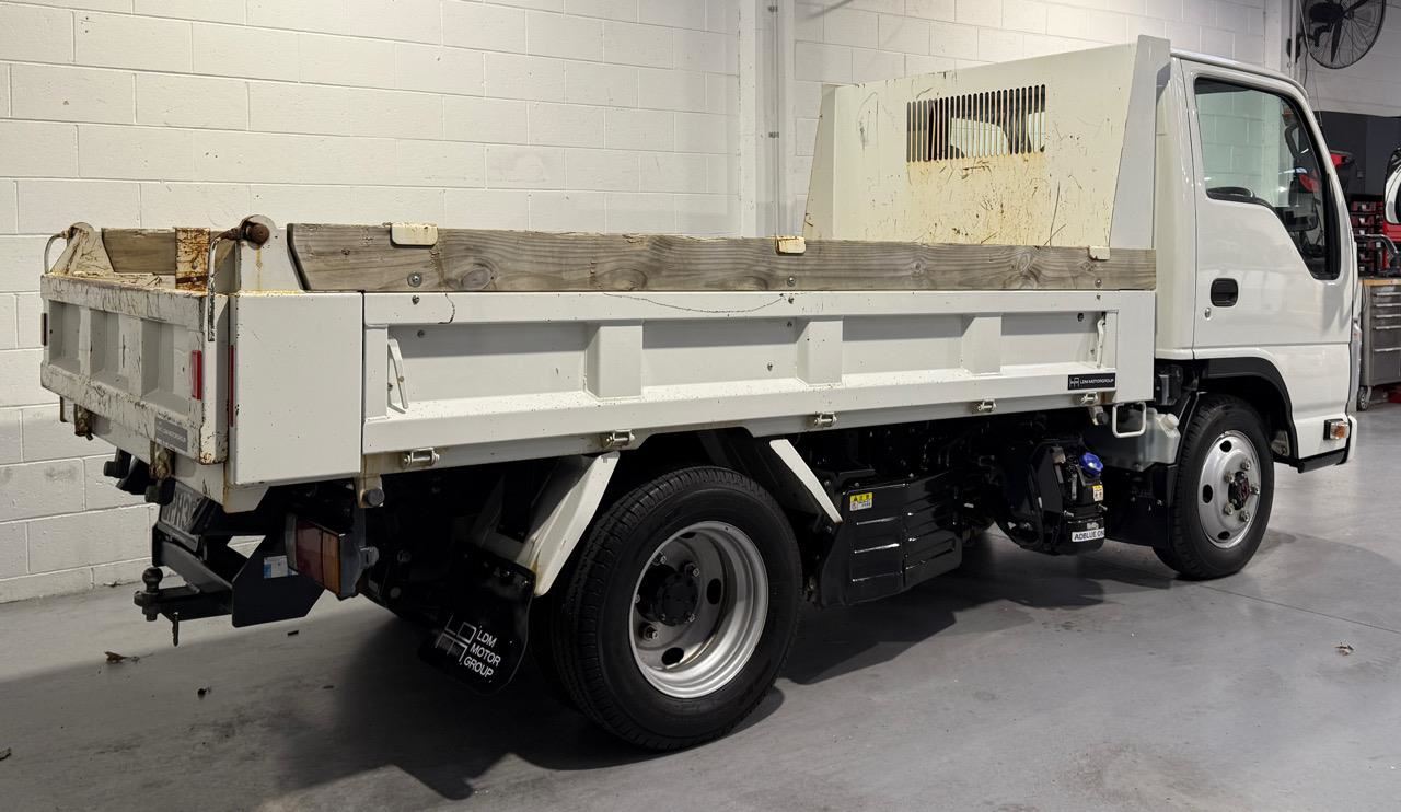 Vehicle image 5