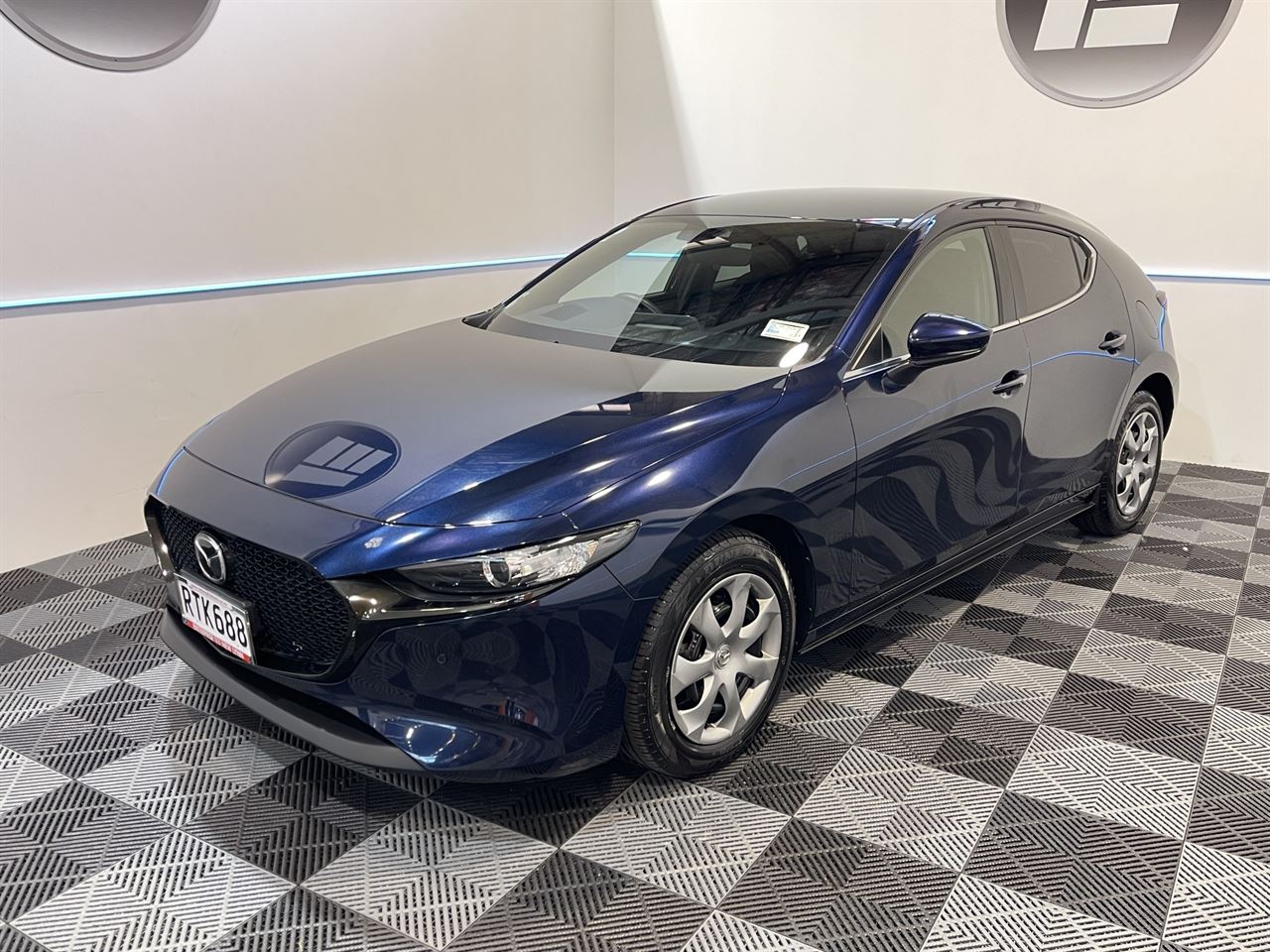 Vehicle image 3