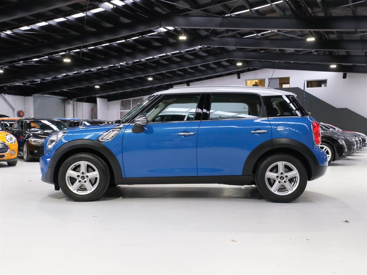 Vehicle image 5