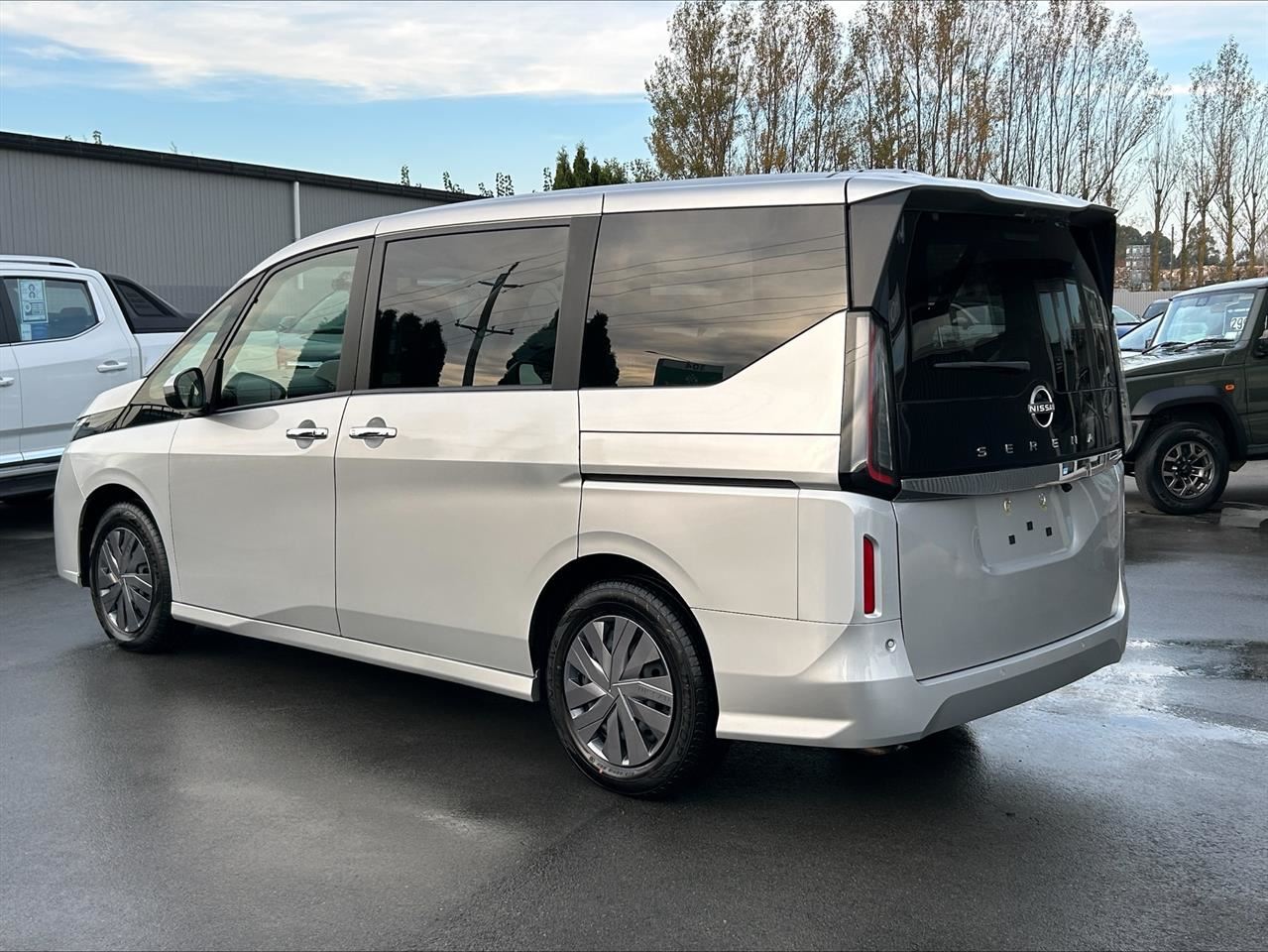 Vehicle image 4