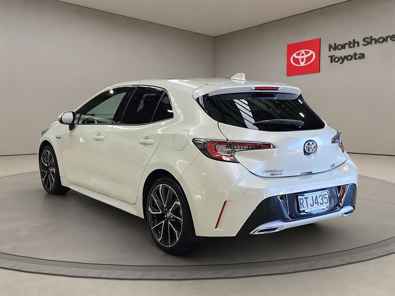 Vehicle image 5