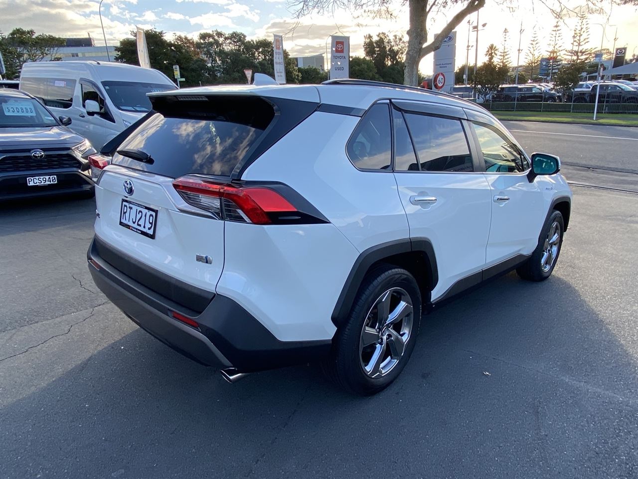 Vehicle image 3