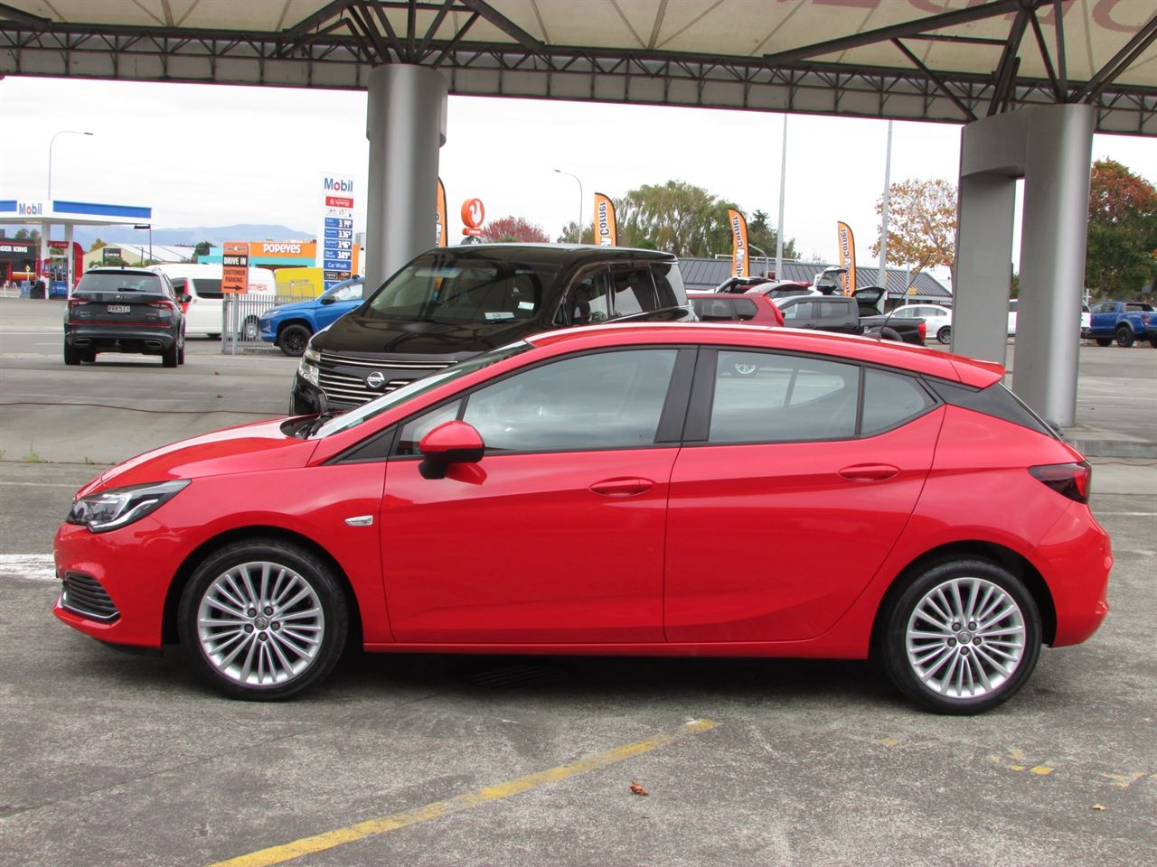 Vehicle image 4