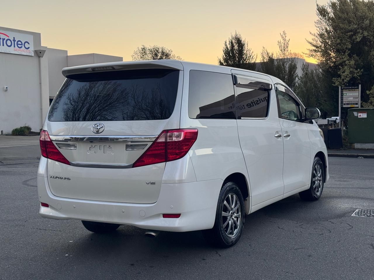Vehicle image 4