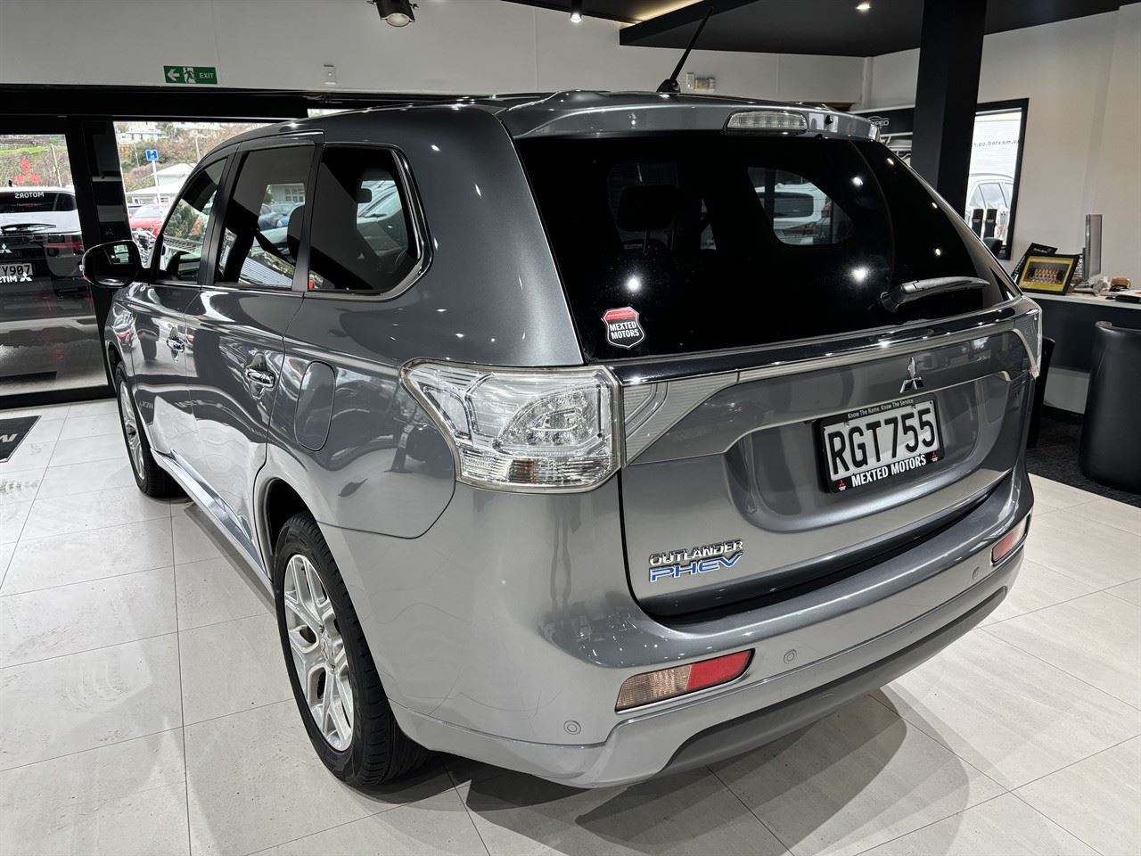 Vehicle image 4