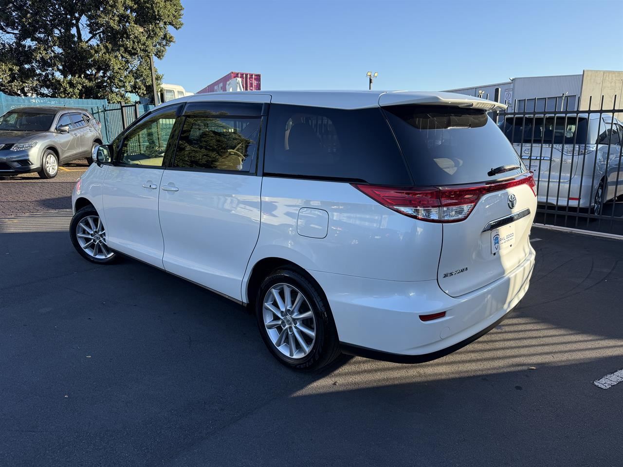Vehicle image 4
