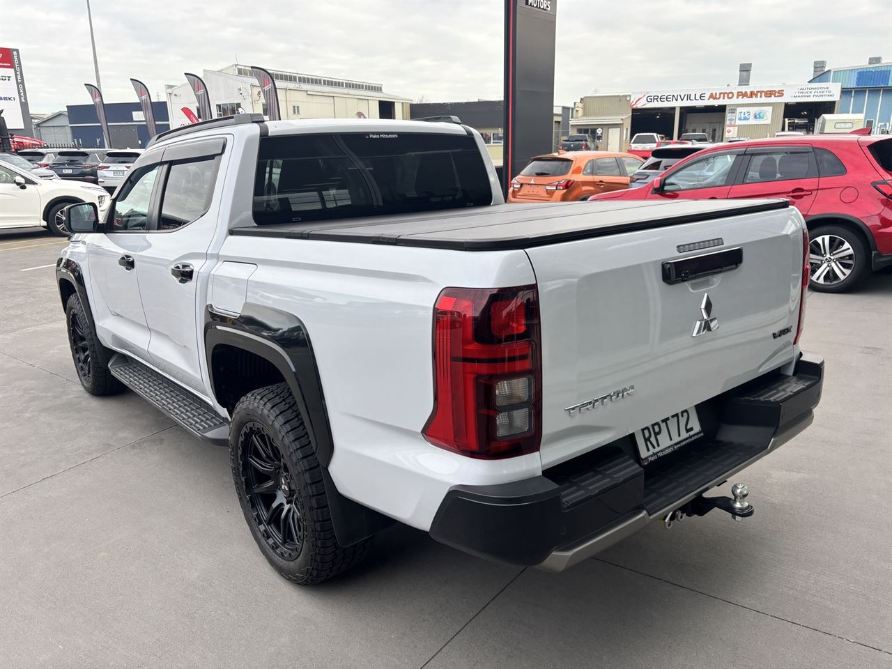 Vehicle image 5