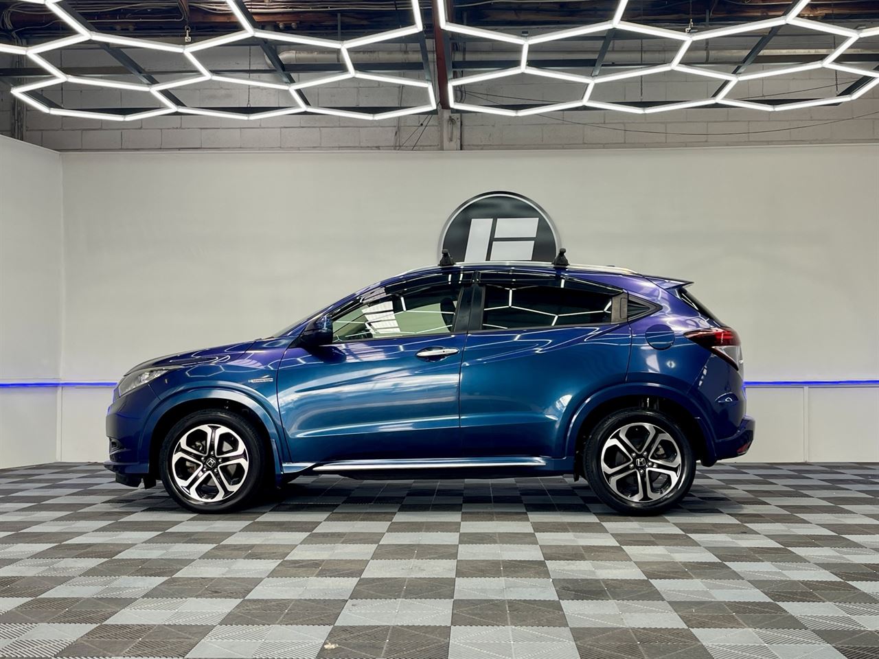 Vehicle image 5