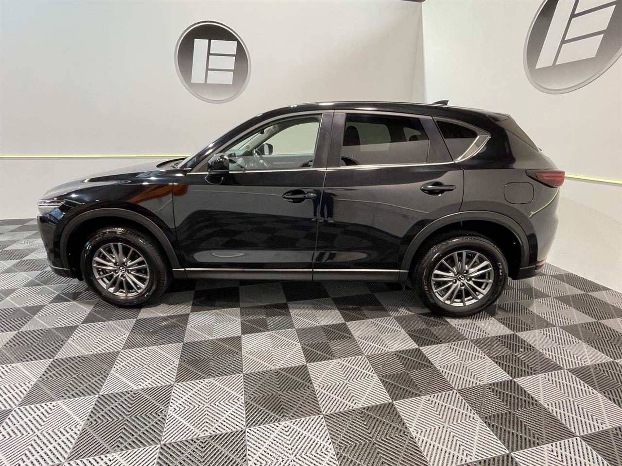 Vehicle image 5