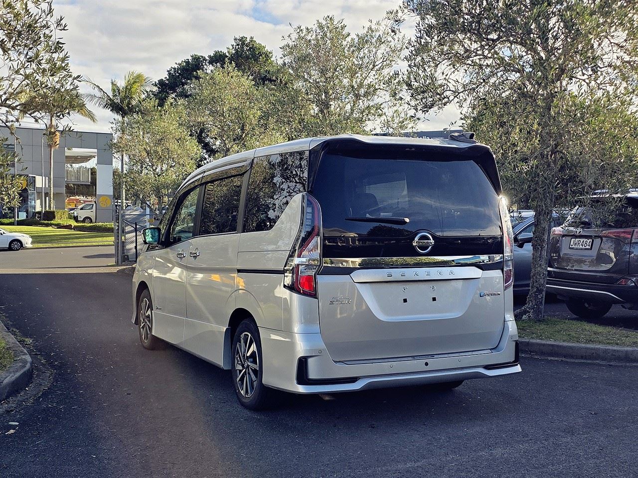 Vehicle image 5