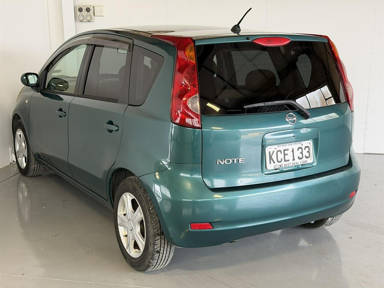 Vehicle image 4