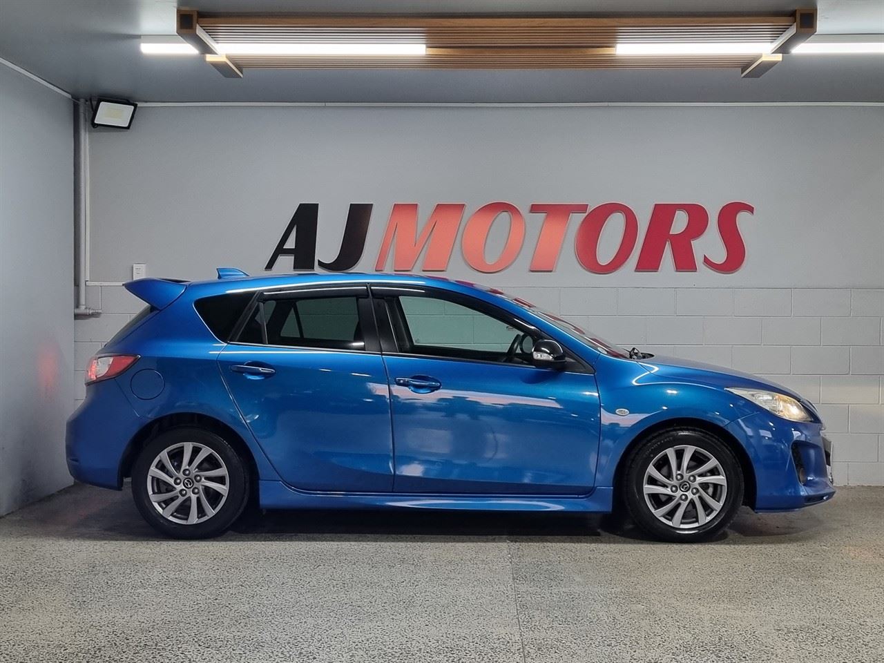 Vehicle image 5